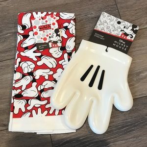 NWT Disney Mickey Mouse 2Pack Kitchen Towels & Silicone Oven Mitt